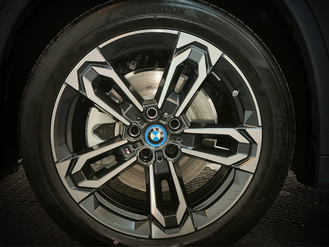 BMW iX1 xDrive30 color Gris. Año 2023. 230KW(313CV). Eléctrico. En concesionario Proa Premium Palma de Baleares