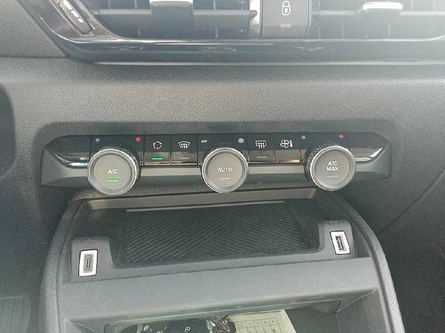 Foto 16 Citroen ë-C4 eléctrico Feel Pack 100 kW (136 CV)