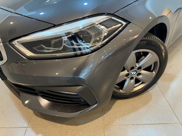 BMW Serie 1 118i color Gris. Año 2019. 103KW(140CV). Gasolina. 