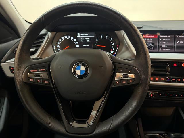 BMW Serie 1 118i color Gris. Año 2019. 103KW(140CV). Gasolina. 