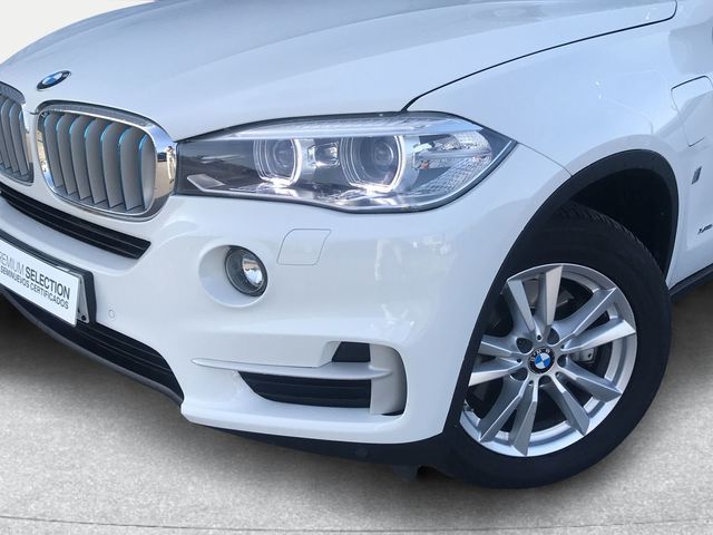 BMW X5 xDrive40e iPerformance color Blanco. Año 2018. 230KW(313CV). Híbrido Electro/Gasolina. En concesionario Carteya Motor | Campo de Gibraltar de Cádiz