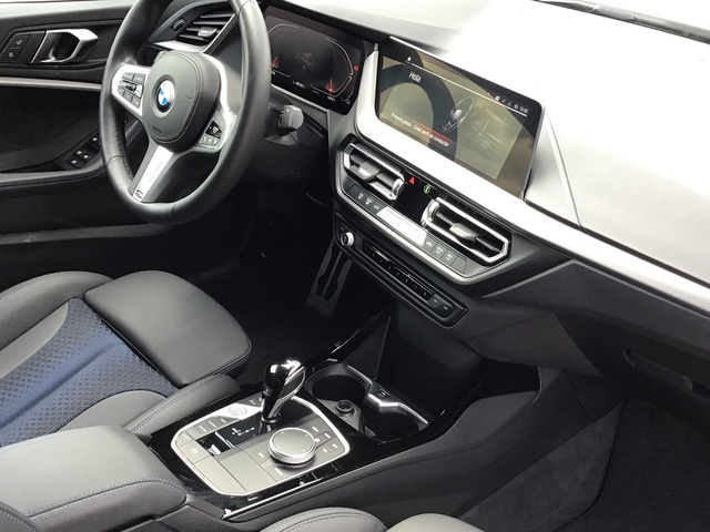 BMW Serie 2 218d Gran Coupe color Blanco. Año 2023. 110KW(150CV). Diésel. En concesionario Celtamotor Pontevedra de Pontevedra