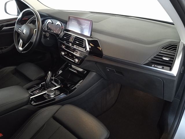 BMW X3 sDrive18d color Gris Plata. Año 2019. 110KW(150CV). Diésel. En concesionario ALBAMOCION CIUDAD REAL  de Ciudad Real