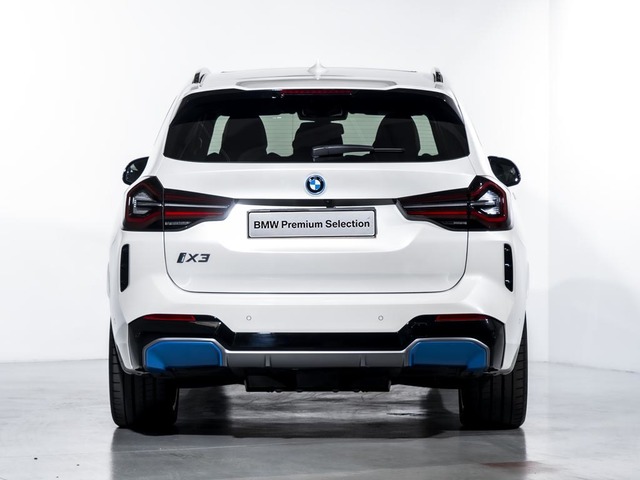BMW iX3 M Sport color Blanco. Año 2023. 210KW(286CV). Eléctrico. 