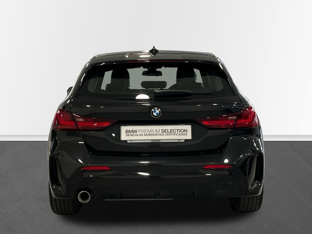 BMW Serie 1 116d color Negro. Año 2023. 85KW(116CV). Diésel. En concesionario Engasa S.A. Pista de silla de Valencia