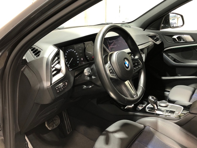 BMW Serie 1 116d color Gris. Año 2021. 85KW(116CV). Diésel. En concesionario Movilnorte Las Rozas de Madrid