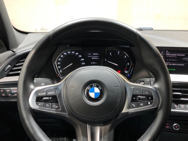 BMW Serie 1 116d color Gris. Año 2021. 85KW(116CV). Diésel. En concesionario Movilnorte Las Rozas de Madrid