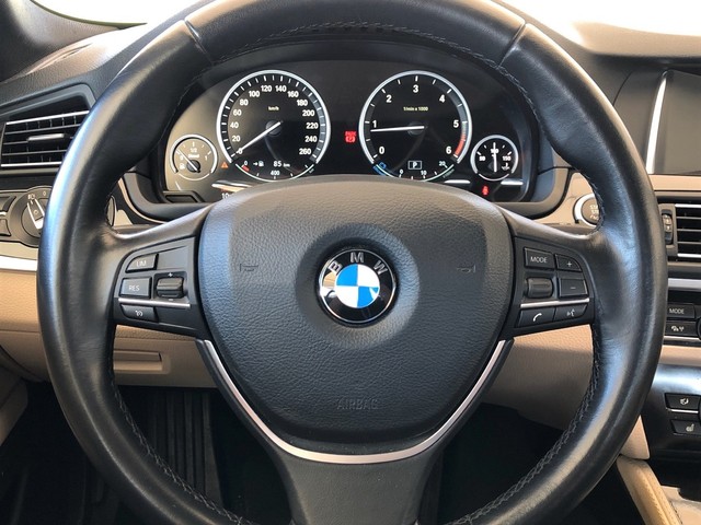 BMW Serie 5 520d Touring color Negro. Año 2017. 140KW(190CV). Diésel. En concesionario Vehinter Getafe de Madrid