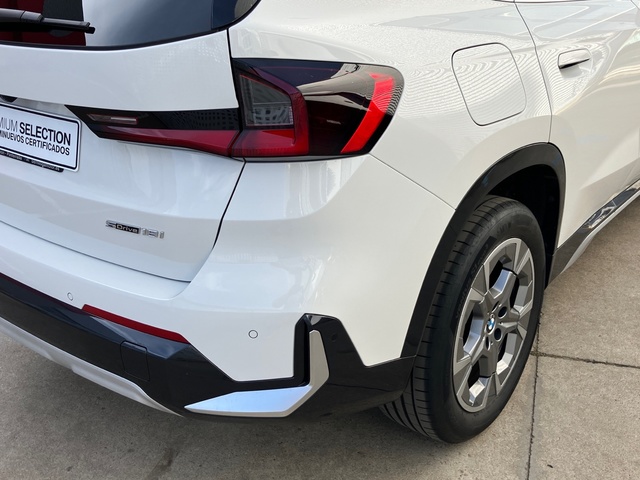 BMW X1 sDrive18i color Blanco. Año 2022. 100KW(136CV). Gasolina. En concesionario Bernesga Motor León (Bmw y Mini) de León