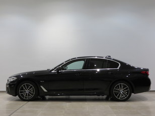Fotos de BMW Serie 5 520e color Negro. Año 2022. 150KW(204CV). Híbrido Electro/Gasolina. En concesionario SAN JUAN Automoviles Fersan S.A. de Alicante