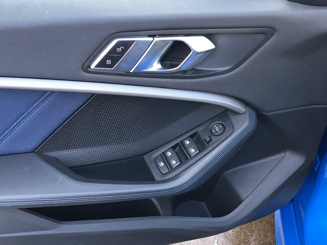 BMW Serie 1 116d color Azul. Año 2020. 85KW(116CV). Diésel. En concesionario Momentum S.A. de Madrid