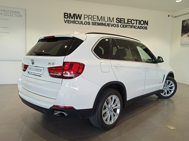 BMW X5 xDrive30d color Blanco. Año 2019. 190KW(258CV). Diésel. En concesionario ALBAMOCION CIUDAD REAL  de Ciudad Real
