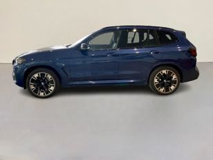 Fotos de BMW iX3 M Sport color Azul. Año 2023. 210KW(286CV). Eléctrico. En concesionario Automotor Costa, S.L.U. de Almería