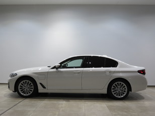 Fotos de BMW Serie 5 530e color Blanco. Año 2020. 215KW(292CV). Híbrido Electro/Gasolina. En concesionario FINESTRAT Automoviles Fersan, S.A. de Alicante