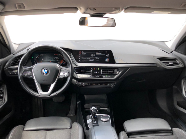 BMW Serie 1 118i color Blanco. Año 2021. 103KW(140CV). Gasolina. En concesionario Vehinter Alcorcón de Madrid