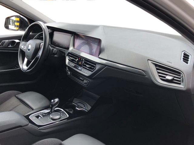 BMW Serie 1 118i color Blanco. Año 2021. 103KW(140CV). Gasolina. En concesionario Vehinter Alcorcón de Madrid