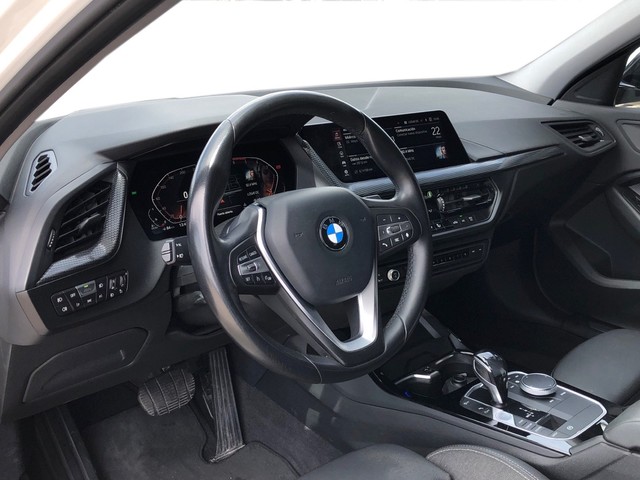 BMW Serie 1 118i color Blanco. Año 2021. 103KW(140CV). Gasolina. En concesionario Vehinter Alcorcón de Madrid