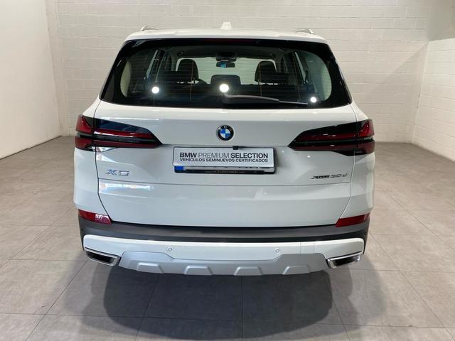BMW X5 xDrive30d color Blanco. Año 2023. 219KW(298CV). Diésel. En concesionario MOTOR MUNICH CADI SL-MANRESA de Barcelona