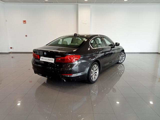 BMW Serie 5 520i color Gris. Año 2019. 135KW(184CV). Gasolina. En concesionario Mandel Motor Badajoz de Badajoz