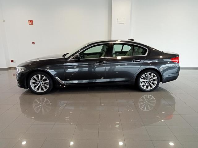 BMW Serie 5 520i color Gris. Año 2019. 135KW(184CV). Gasolina. En concesionario Mandel Motor Badajoz de Badajoz