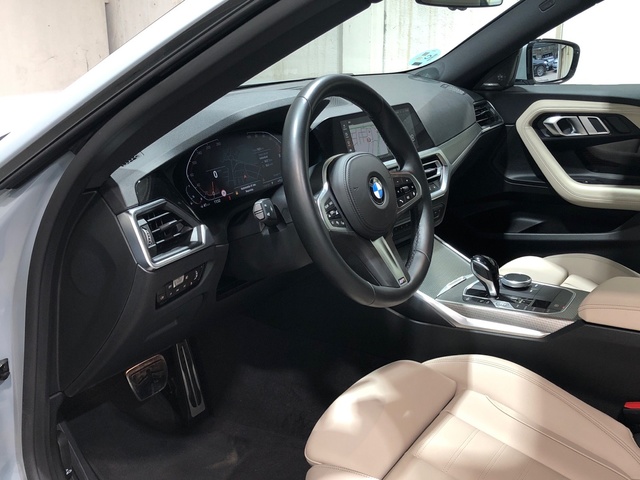 BMW Serie 2 220i Coupe color Gris. Año 2022. 135KW(184CV). Gasolina. En concesionario Movilnorte El Carralero de Madrid