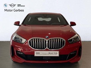 Fotos de BMW Serie 1 118i color Rojo. Año 2022. 103KW(140CV). Gasolina. En concesionario Motor Gorbea de Álava
