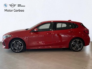 Fotos de BMW Serie 1 118i color Rojo. Año 2022. 103KW(140CV). Gasolina. En concesionario Motor Gorbea de Álava