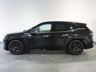 BMW iX xDrive40 color Negro. Año 2023. 240KW(326CV). Eléctrico. 