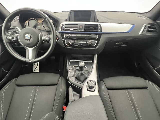 BMW Serie 1 116d color Blanco. Año 2019. 85KW(116CV). Diésel. En concesionario Augusta Aragon S.A. de Zaragoza