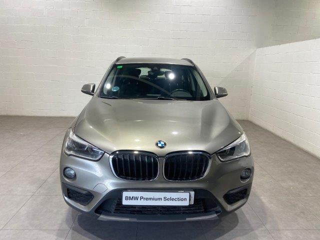 BMW X1 sDrive18i color Gris Plata. Año 2019. 103KW(140CV). Gasolina. En concesionario MOTOR MUNICH S.A.U  - Terrassa de Barcelona