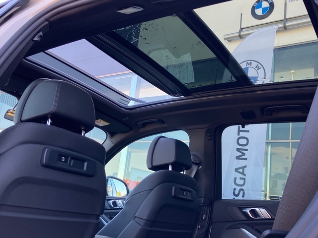 BMW X5 xDrive30d color Blanco. Año 2022. 210KW(286CV). Diésel. En concesionario Bernesga Motor León (Bmw y Mini) de León