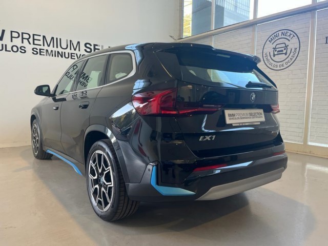 BMW iX1 xDrive30 color Negro. Año 2023. 230KW(313CV). Eléctrico. En concesionario Lurauto - Gipuzkoa de Guipuzcoa