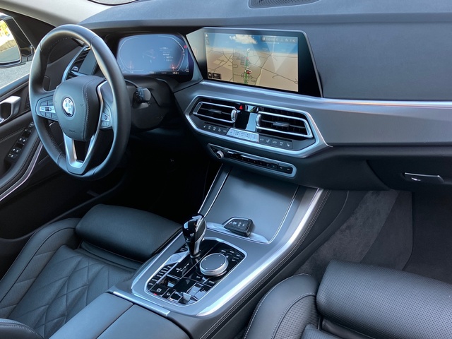 BMW X5 xDrive25d color Blanco. Año 2022. 170KW(231CV). Diésel. En concesionario Bernesga Motor León (Bmw y Mini) de León