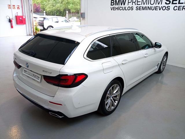BMW Serie 5 530d Touring color Blanco. Año 2023. 210KW(286CV). Diésel. En concesionario Lurauto - Gipuzkoa de Guipuzcoa