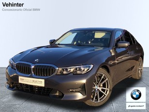 Fotos de BMW Serie 3 320d color Gris. Año 2019. 140KW(190CV). Diésel. En concesionario Vehinter Getafe de Madrid