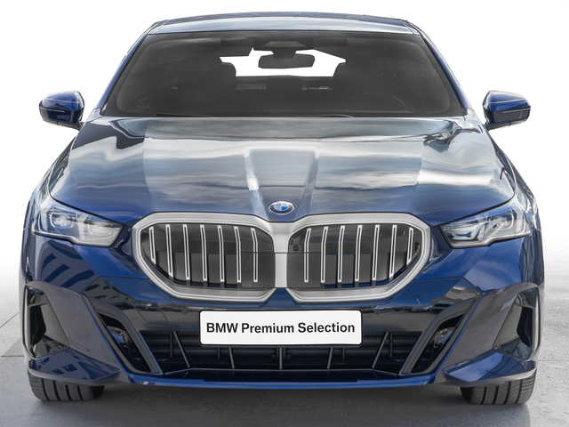 BMW Serie 5 520d color Azul. Año 2023. 145KW(197CV). Diésel. En concesionario Caetano Cuzco, Salvatierra de Madrid