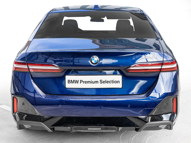 BMW Serie 5 520d color Azul. Año 2023. 145KW(197CV). Diésel. En concesionario Caetano Cuzco, Salvatierra de Madrid
