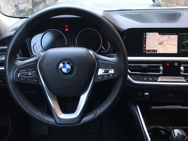 BMW Serie 3 318d color Blanco. Año 2019. 110KW(150CV). Diésel. En concesionario Celtamotor Vigo  de Pontevedra