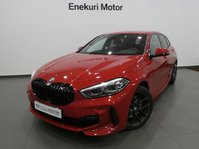 BMW Serie 1 118d color Rojo. Año 2023. 110KW(150CV). Diésel. En concesionario Enekuri Motor de Vizcaya