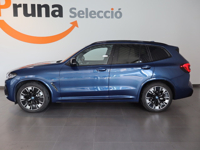 BMW iX3 M Sport color Azul. Año 2023. 210KW(286CV). Eléctrico. En concesionario Pruna Motor, S.L de Barcelona