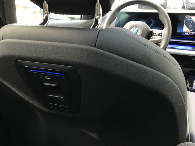 BMW i5 eDrive40 color Blanco. Año 2023. 250KW(340CV). Eléctrico. En concesionario Celtamotor Vigo  de Pontevedra