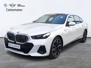 Fotos de BMW i5 eDrive40 color Blanco. Año 2023. 250KW(340CV). Eléctrico. En concesionario Celtamotor Vigo  de Pontevedra