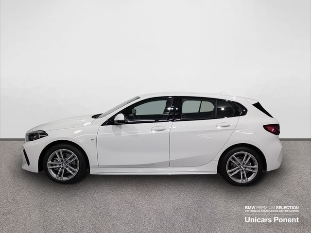 BMW Serie 1 116d color Blanco. Año 2023. 85KW(116CV). Diésel. En concesionario Unicars de Lleida