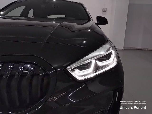 BMW Serie 1 118d color Negro. Año 2023. 110KW(150CV). Diésel. En concesionario Unicars de Lleida