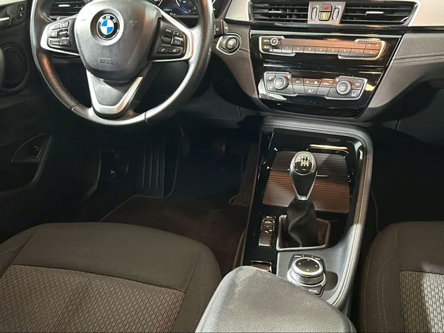 BMW X2 sDrive18i color Blanco. Año 2019. 103KW(140CV). Gasolina. En concesionario San Pablo Motor | Su Eminencia de Sevilla