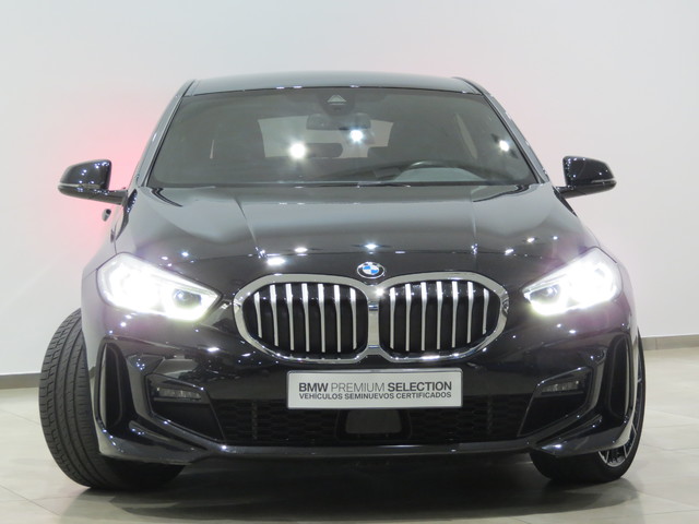BMW Serie 1 118i color Negro. Año 2020. 103KW(140CV). Gasolina. En concesionario GANDIA Automoviles Fersan, S.A. de Valencia