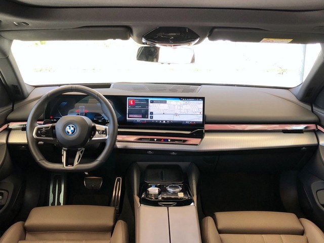 BMW i5 eDrive40 color Gris. Año 2023. 250KW(340CV). Eléctrico. En concesionario Vehinter Getafe de Madrid