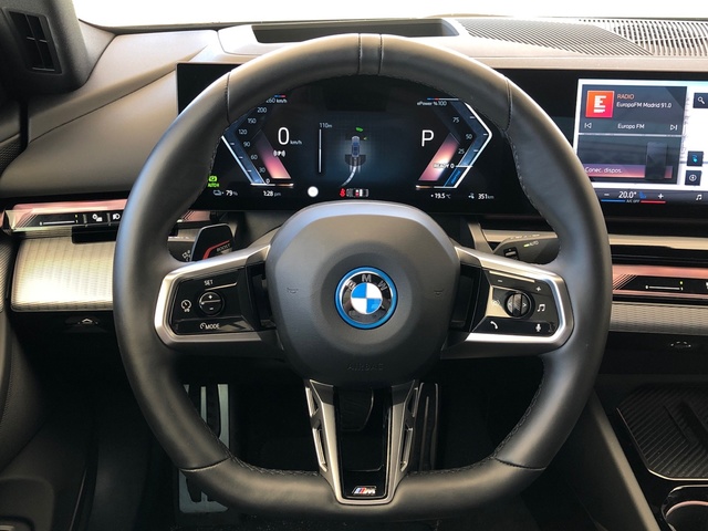 BMW i5 eDrive40 color Gris. Año 2023. 250KW(340CV). Eléctrico. En concesionario Vehinter Getafe de Madrid
