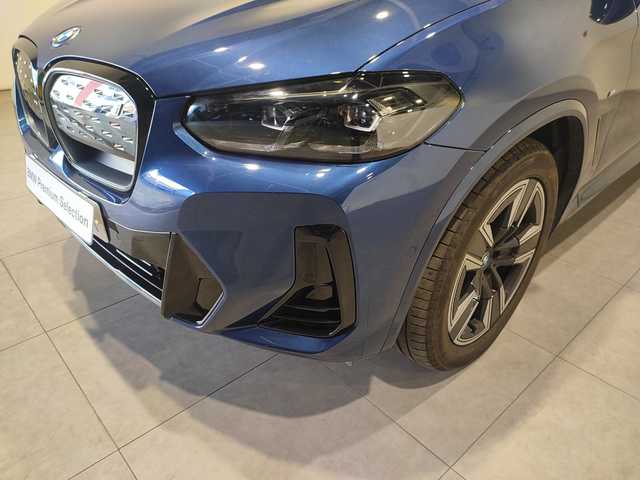BMW iX3 M Sport color Azul. Año 2023. 210KW(286CV). Eléctrico. En concesionario MOTOR MUNICH S.A.U  - Terrassa de Barcelona