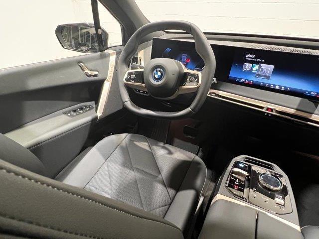 BMW iX xDrive40 color Gris. Año 2023. 240KW(326CV). Eléctrico. En concesionario MOTOR MUNICH S.A.U  - Terrassa de Barcelona
